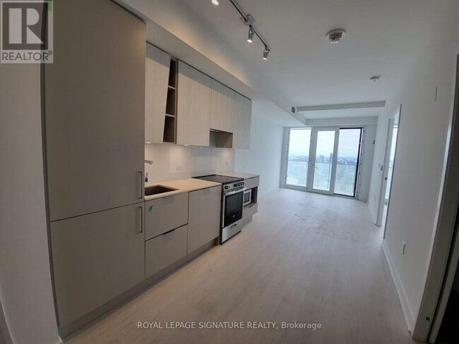 Photo du bâtiment - 3900-3900 Confederation Pkwy