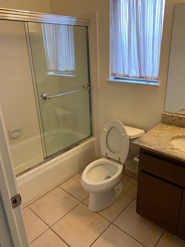 Building Photo - 2620 Sierra Village Ct