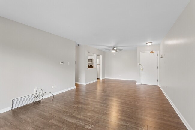 Foto del edificio - 7510 Farmingdale Dr