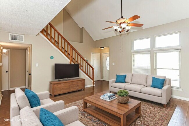 Foto del edificio - 511 Rosewood Ln