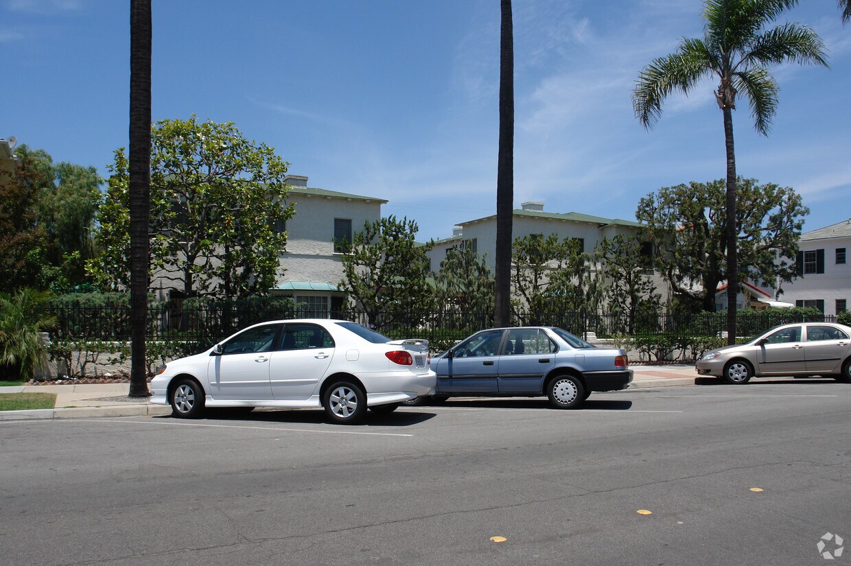 Primary Photo - 756-770 D Ave