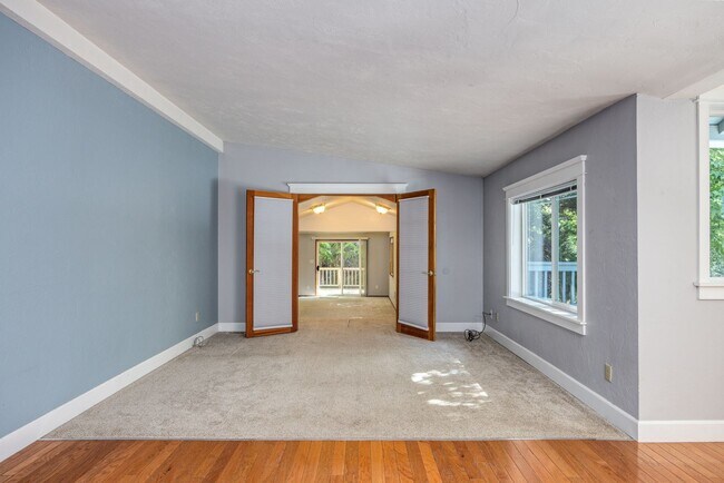 Foto del edificio - 4+ Bedroom Home - Surrounded by Nature, ne...