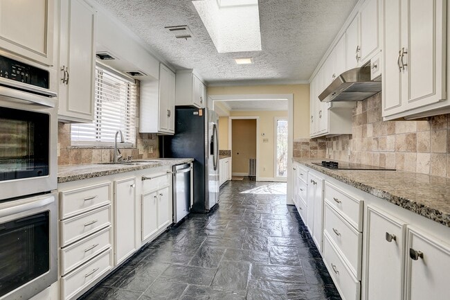 Building Photo - 5203 Braesvalley Dr
