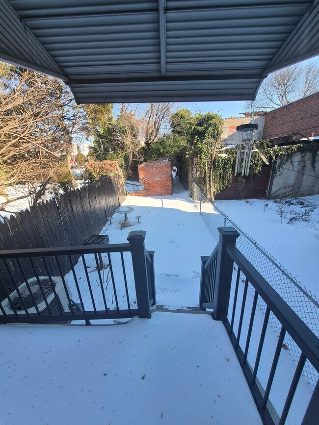 Foto del edificio - 323 N Edgewood St