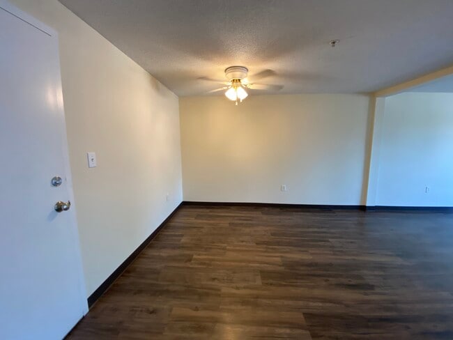 Foto del edificio - Milford Trails Apartments and Storage