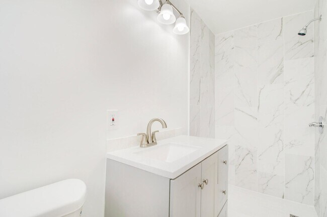 Foto del edificio - 110 N C St