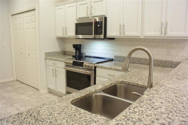 Foto del edificio - 1213 Grantham Dr