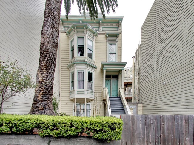 Building Photo - One Bedroom Available Now in Pac Heights!!