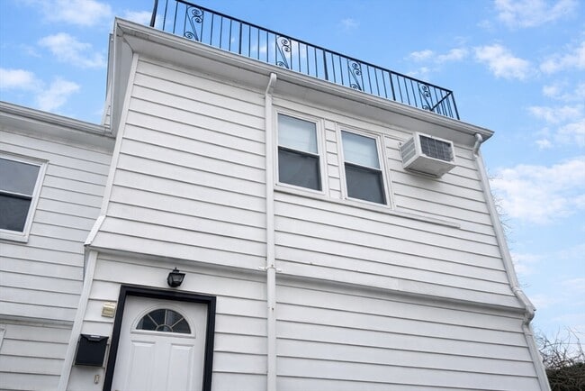 Building Photo - 55 Clarendon St