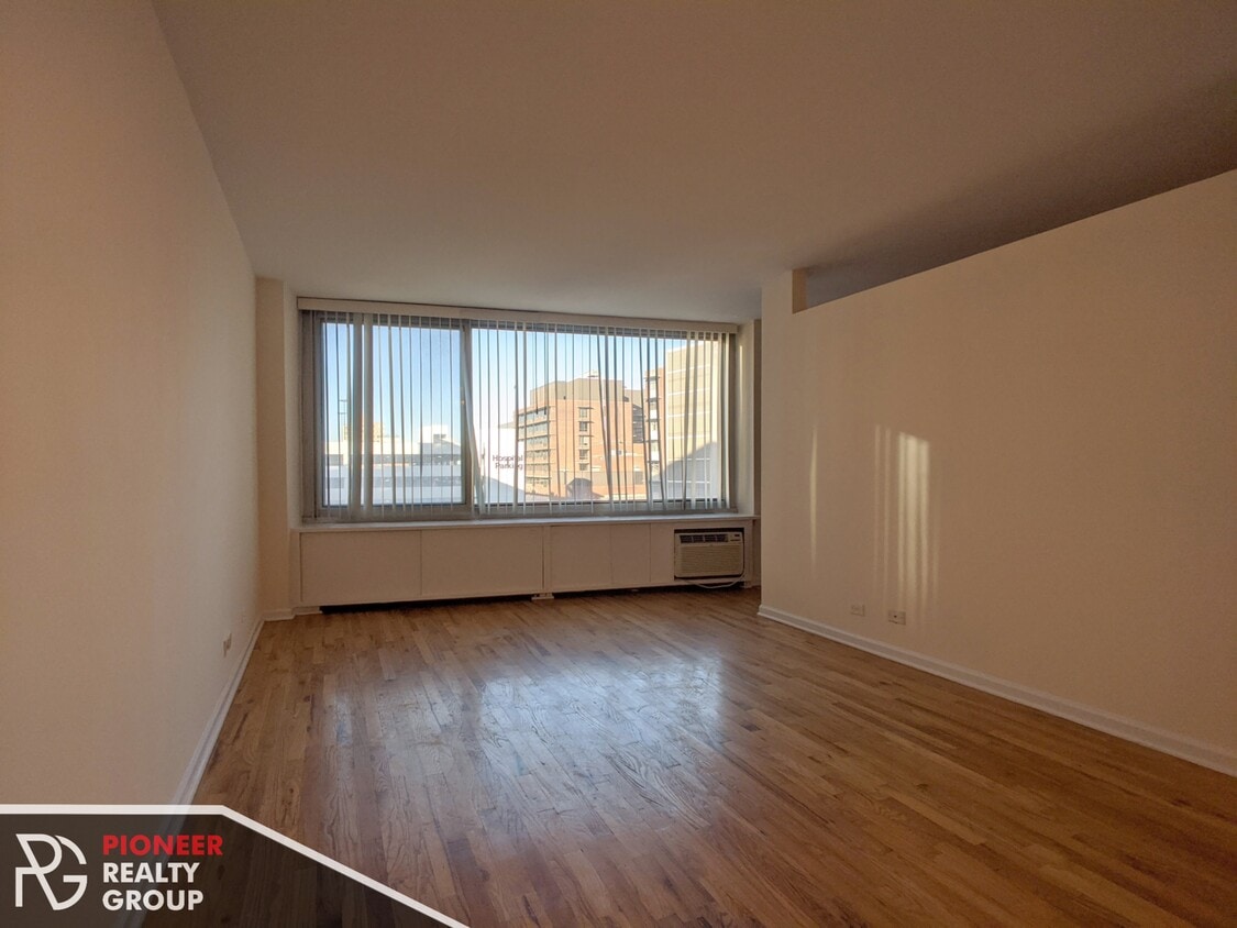 Foto principal - 826 W Wilson Ave