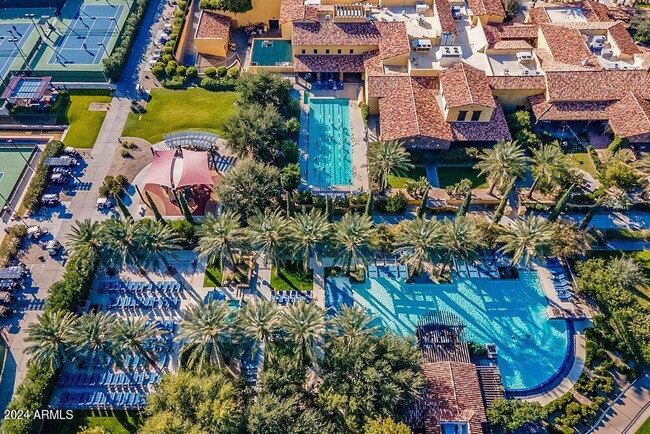 Foto del edificio - 621 E Las Puertas Ln