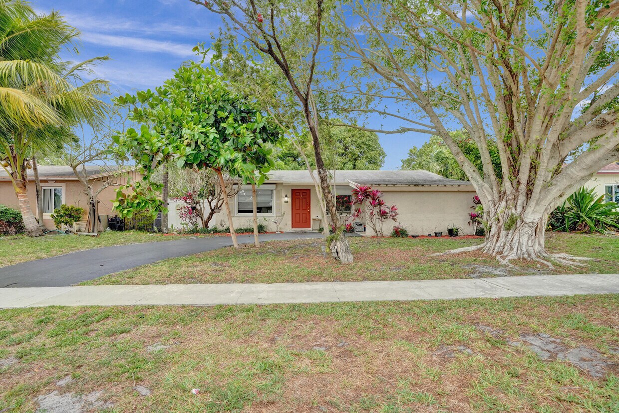 Foto principal - 7697 Forest Blvd