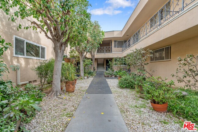 Foto del edificio - 2030 N Vermont Ave