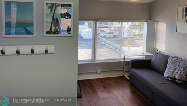 Foto del edificio - 1700 S Surf Rd