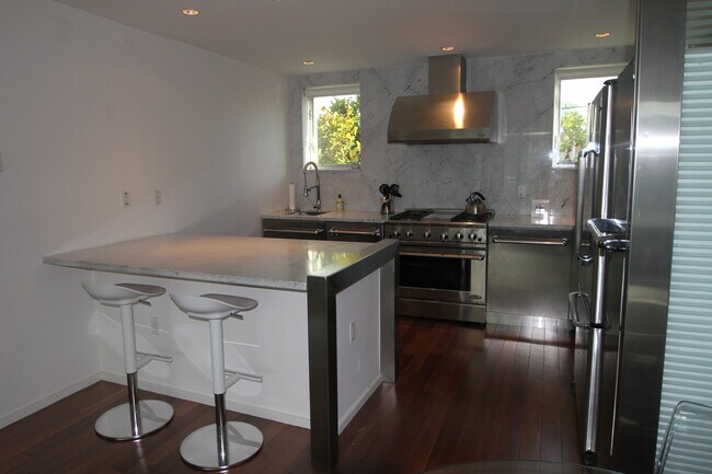 Kitchen - 1601 West Ave