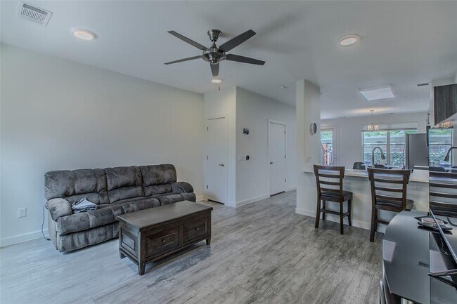 Foto del edificio - 7805 Cooper Ln