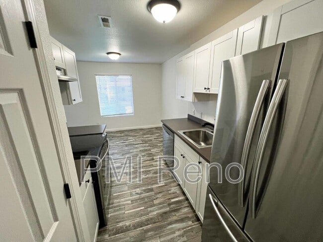 Building Photo - 1529 Delucchi Ln