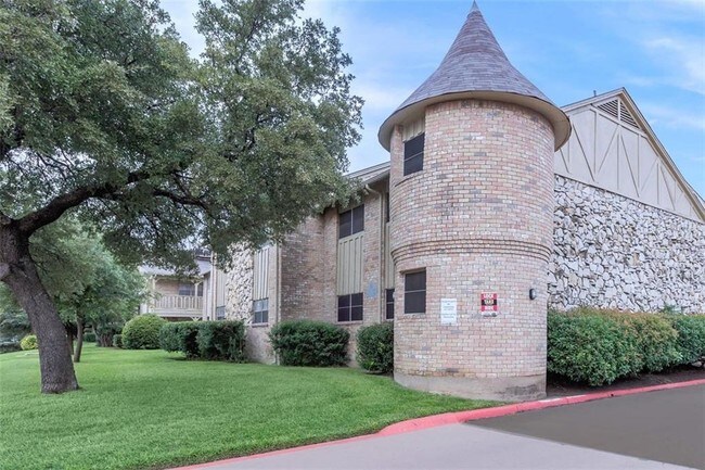 Building Photo - 530 Rockingham Dr