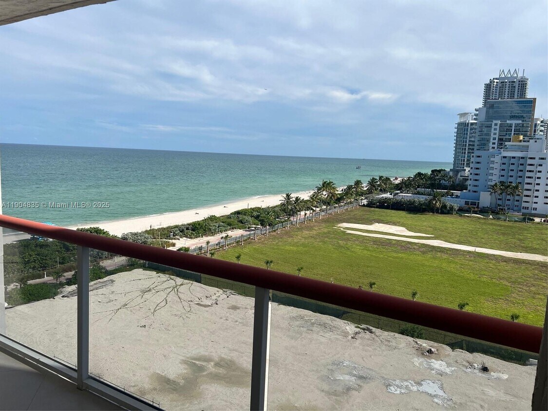 Foto principal - 6767 Collins Ave