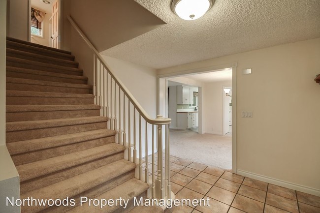 Foto del edificio - 3225 Raleighwood Ave