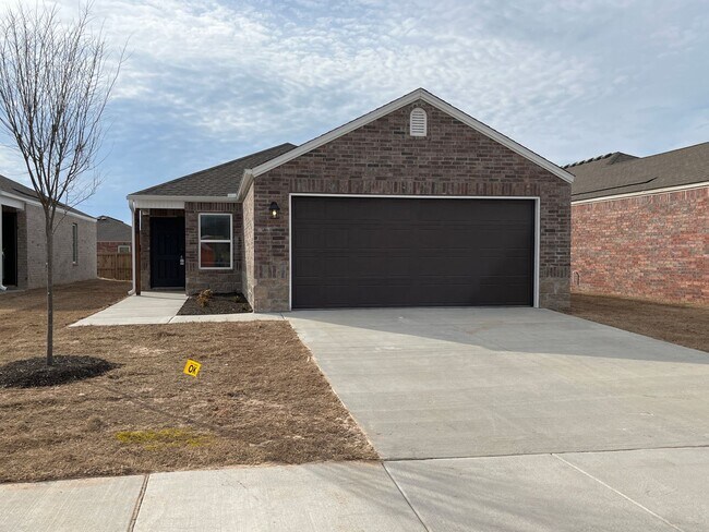 Building Photo - *Pre-leasing* Three Bedroom | Two Bath Hom...
