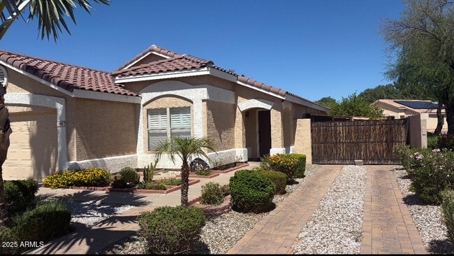 Building Photo - 1108 E Pinto Dr