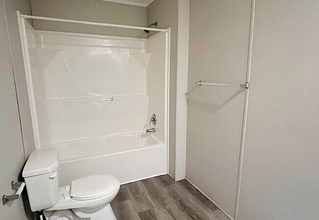 Foto del edificio - 6581 Hillcrest Dr