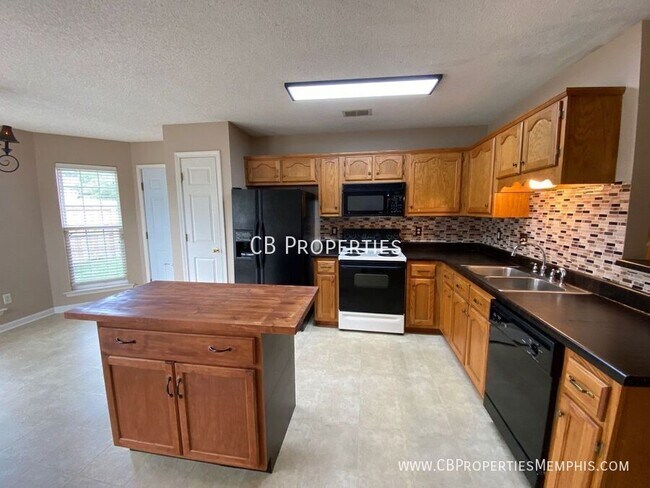 Building Photo - 10162 Evening Hill Cove