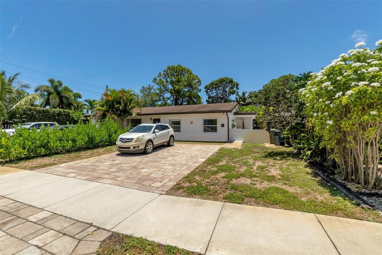 Foto principal - 754 NE 36th St