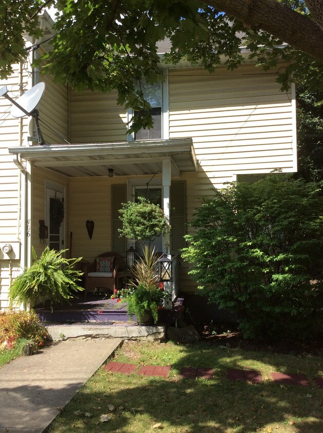 Front entrance - 406 W Franklin St