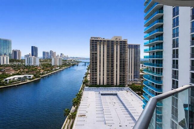Foto del edificio - 19707 Turnberry Way