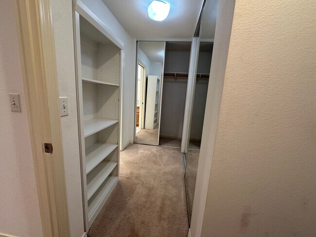Building Photo - Hampton Court - Mililani Mauka