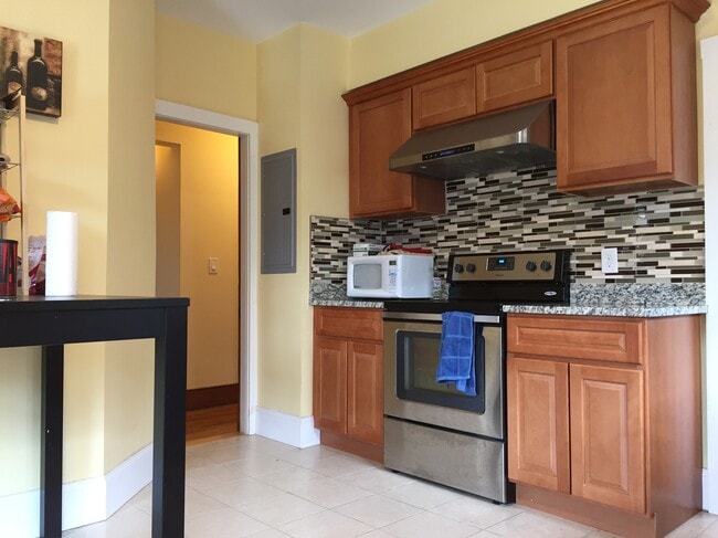 Building Photo - 74 Moraine St