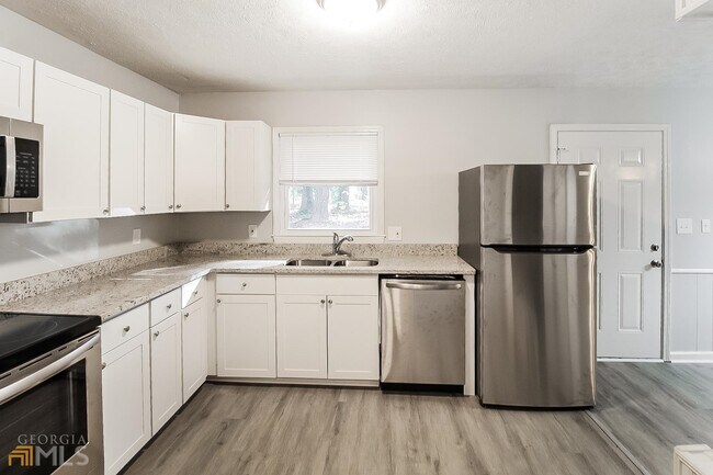 Building Photo - 6386 Woodlawn Ave