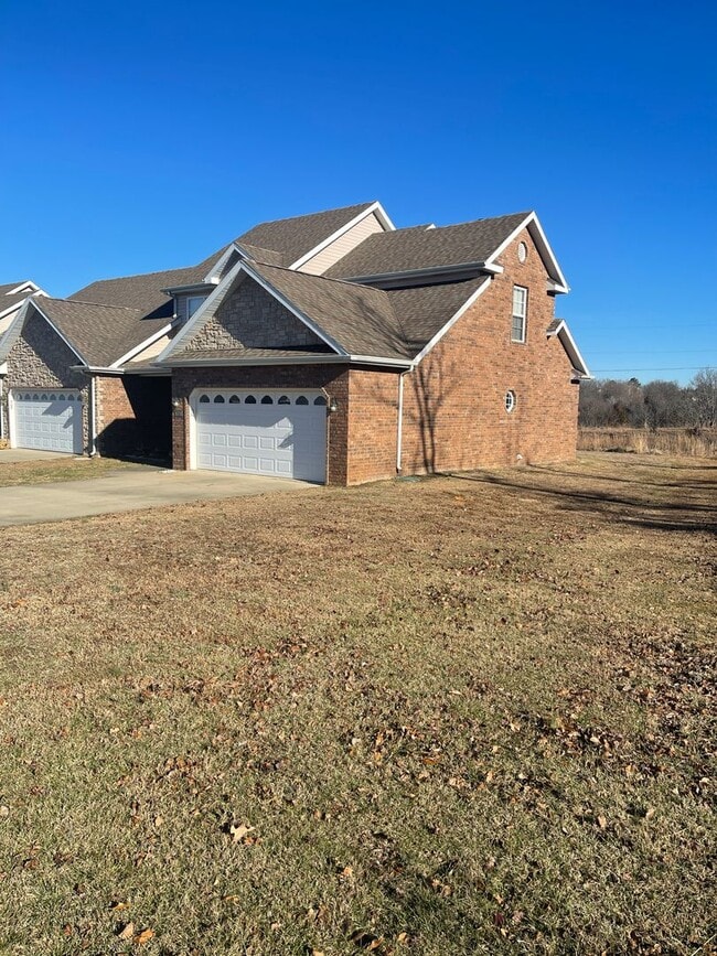 Building Photo - Available October 2nd! Won't Last Long !!!