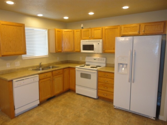 Foto del edificio - 7489 S Valley Maple Dr