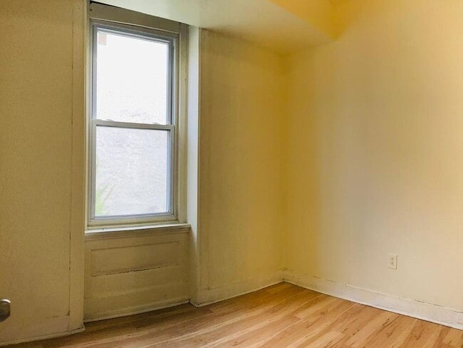 Building Photo - 2338 N Park Ave