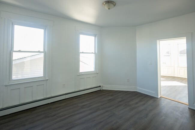 Building Photo - 83 Schley St