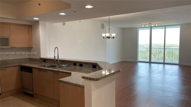 Foto del edificio - 14951 Royal Oaks Ln