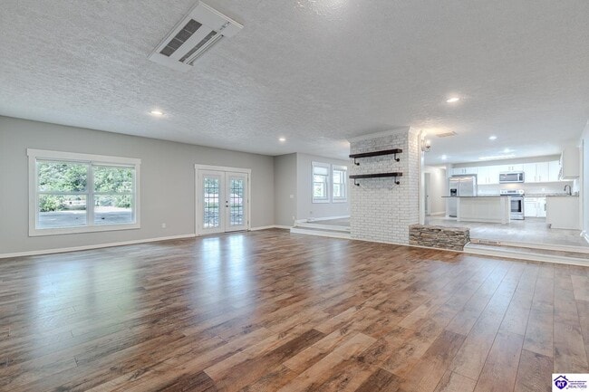 Building Photo - 343 Meadowview Dr