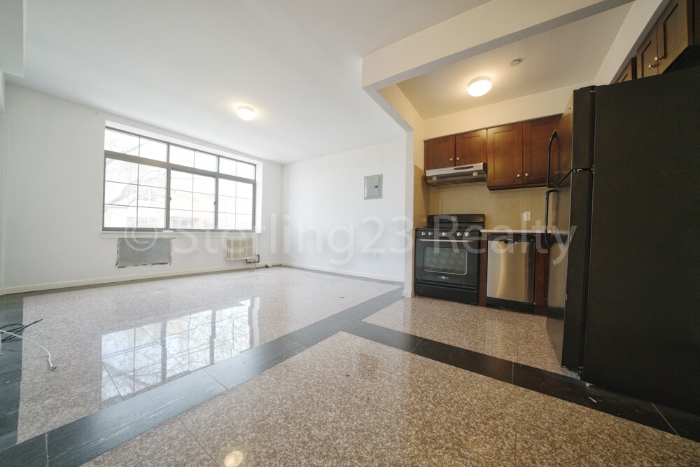 23 20 30th Dr Unit 4a Queens Ny 11102 Apartment For Rent In Primary Photo 23 20 30th Dr