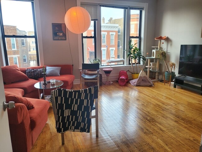 Photo - 2511 W Augusta Blvd Apartment