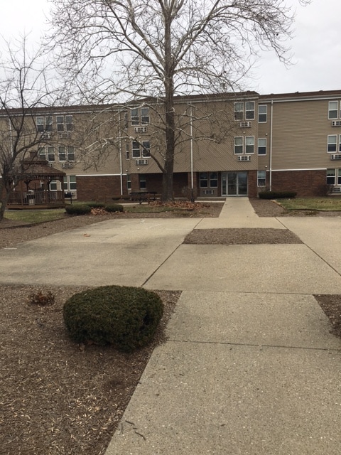 Building Photo - Spruce Manor Apartments