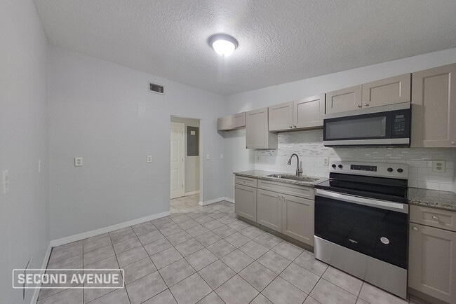 Building Photo - 7029 Fontainebleau Crescent