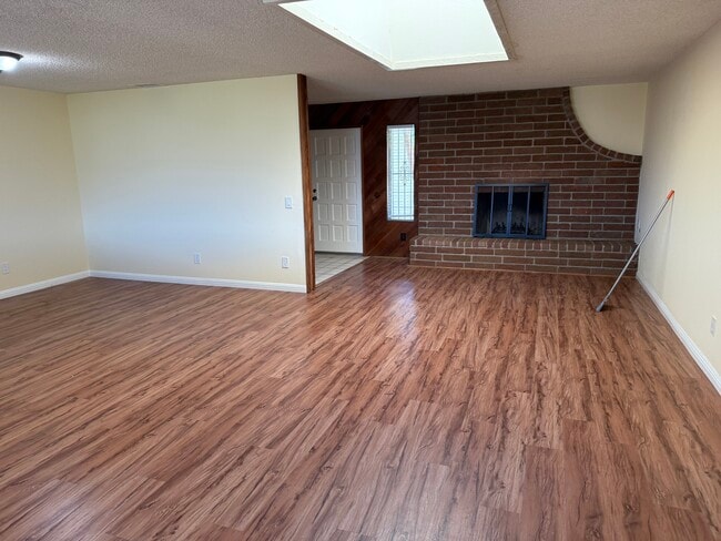 Building Photo - 569 Mundy Terrace