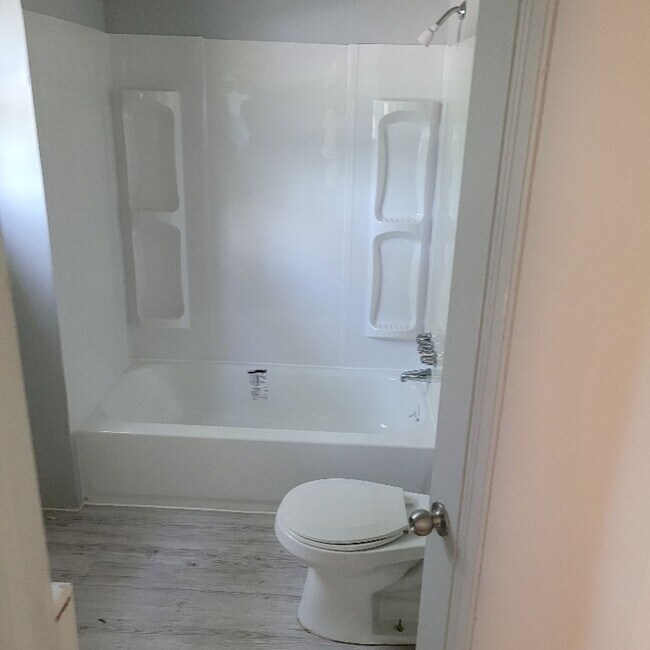 Foto del edificio - 5715 Woodhall- 3 BED & 1.5 BATH FOR RENT