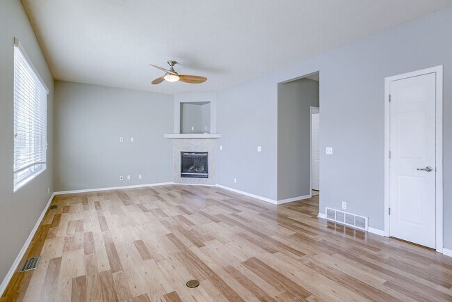 Foto del edificio - Must See 4 Bedroom In Millard School Distr...
