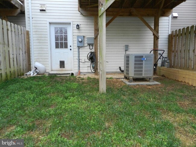 Building Photo - 2205 Mallard Landing Dr