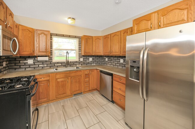 Kitchen - 34616 Pinetree St