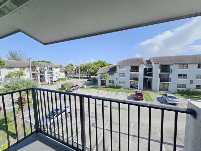 Foto del edificio - 7130 NW 179th St